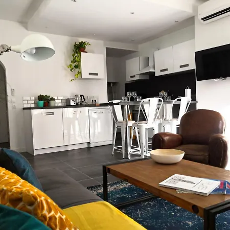 Beautifully Bright In Old Town Apartamento