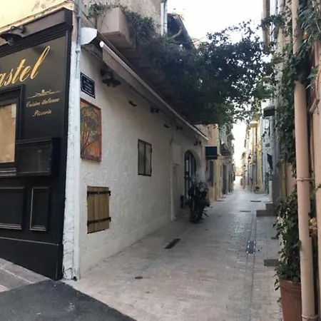Beautifully Bright In Old Town דירה *