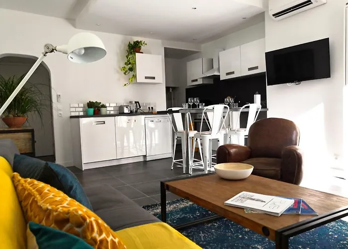 Beautifully Bright In Old Town Apartmán